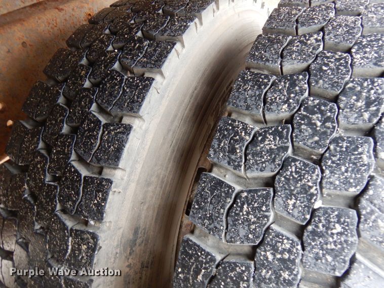 image for item HX9530 2000 Ford F650 dump flatbed truck