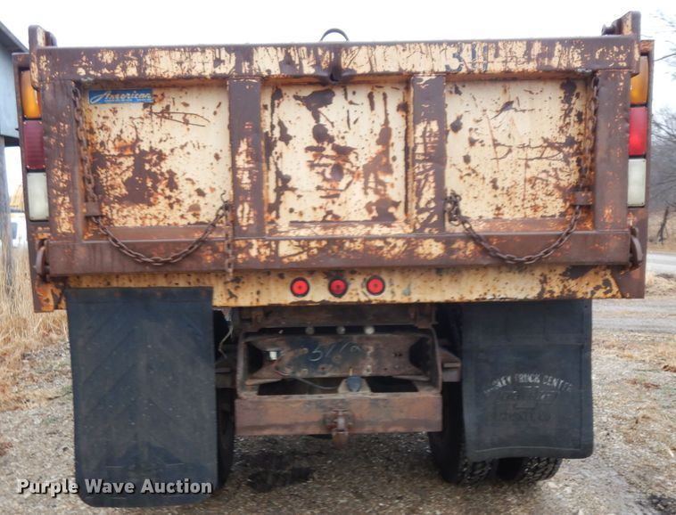 image for item IG9142 1999 Chevrolet C8500  dump truck