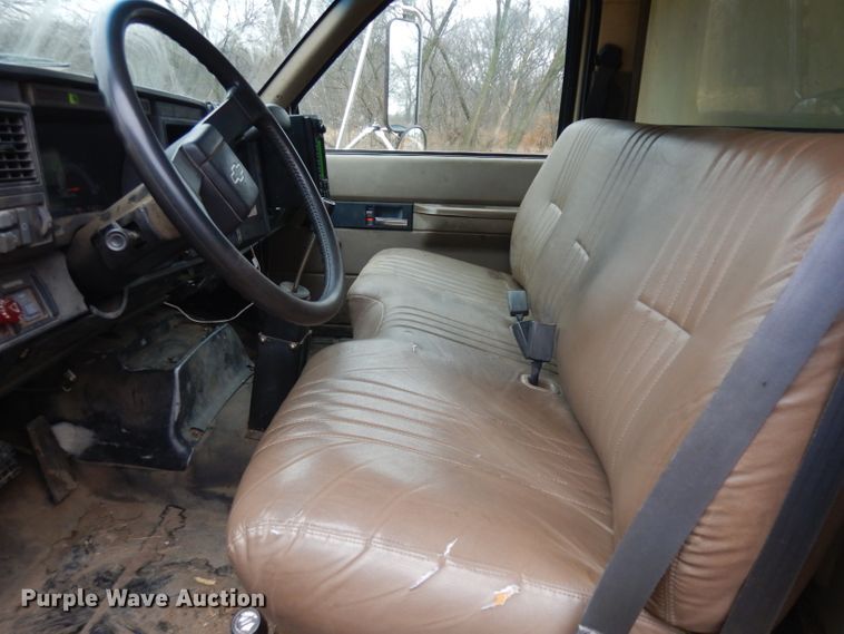 image for item IG9142 1999 Chevrolet C8500  dump truck