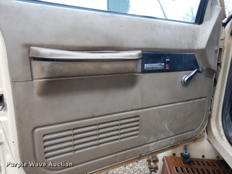 image for item IG9142 1999 Chevrolet C8500  dump truck