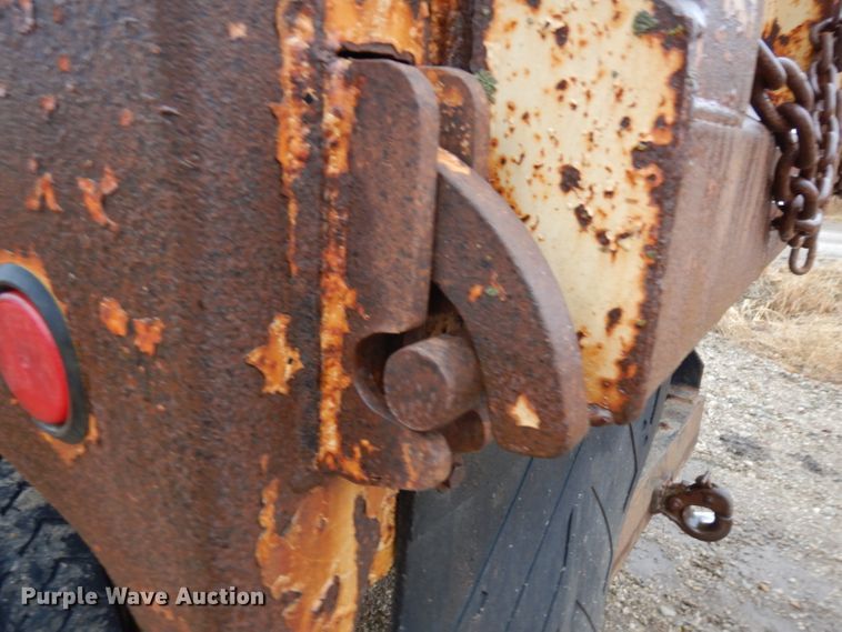 image for item IG9142 1999 Chevrolet C8500  dump truck