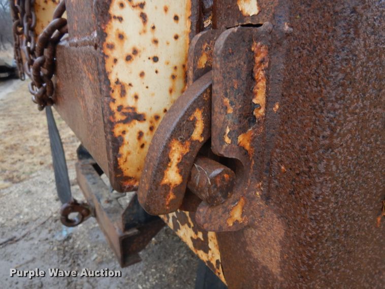 image for item IG9142 1999 Chevrolet C8500  dump truck