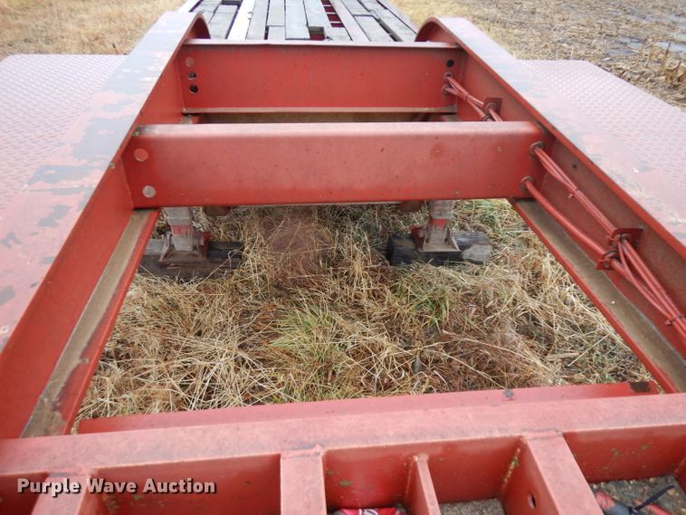 image for item IG9143 2004 Fontaine FLT-7-35HBT  equipment trailer