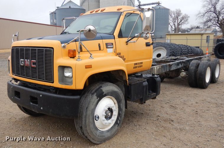 image for item IG9144 2001 GMC C8500  truck cab and chassis