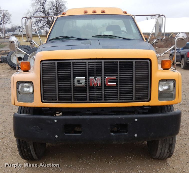 image for item IG9144 2001 GMC C8500  truck cab and chassis