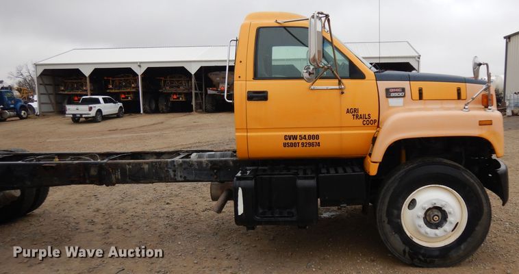 image for item IG9144 2001 GMC C8500  truck cab and chassis