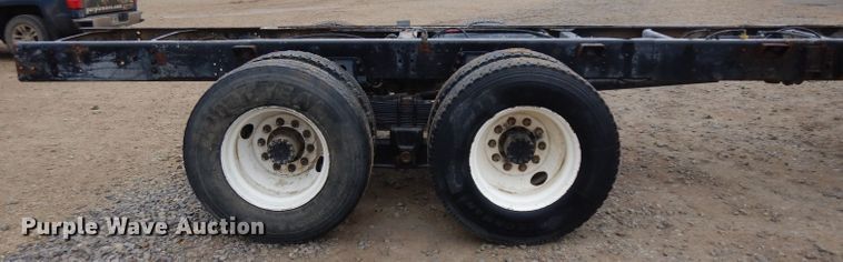 image for item IG9144 2001 GMC C8500  truck cab and chassis