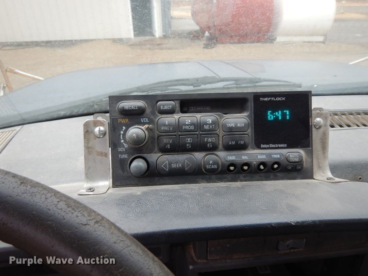 image for item IG9144 2001 GMC C8500  truck cab and chassis