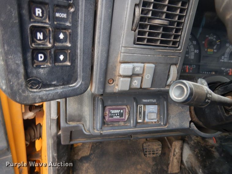 image for item IG9144 2001 GMC C8500  truck cab and chassis