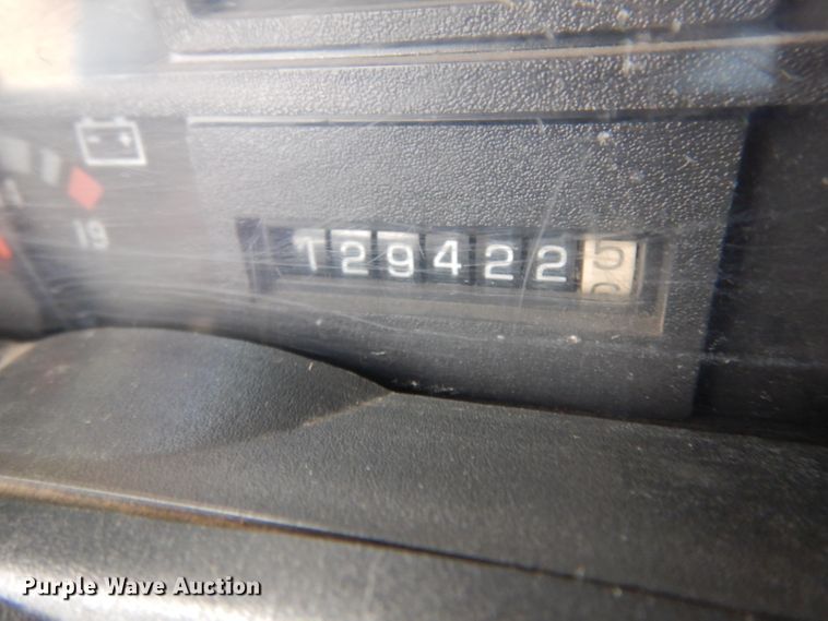 image for item IG9144 2001 GMC C8500  truck cab and chassis