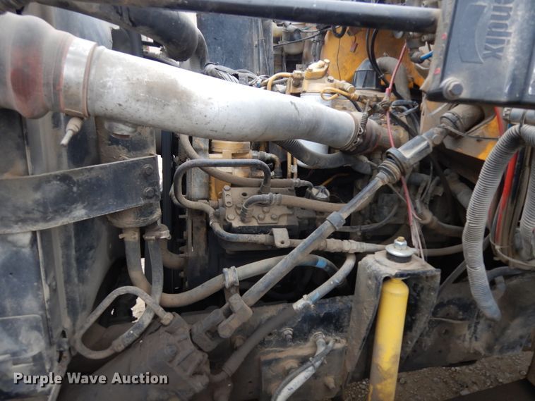 image for item IG9144 2001 GMC C8500  truck cab and chassis