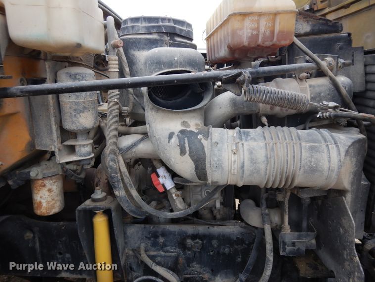 image for item IG9144 2001 GMC C8500  truck cab and chassis