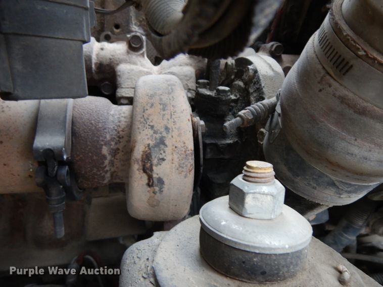 image for item IG9144 2001 GMC C8500  truck cab and chassis