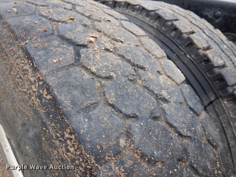 image for item IG9144 2001 GMC C8500  truck cab and chassis