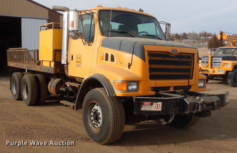 image for item DC8790 1998 Ford LTA9000  flatbed truck