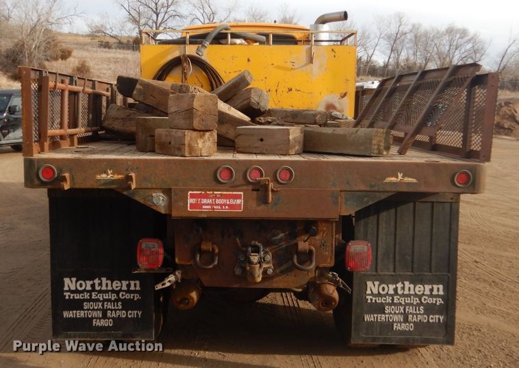 image for item DC8790 1998 Ford LTA9000  flatbed truck