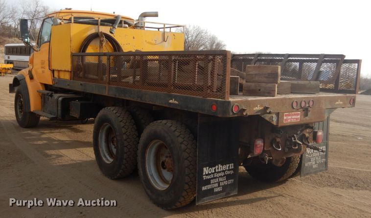 image for item DC8790 1998 Ford LTA9000  flatbed truck