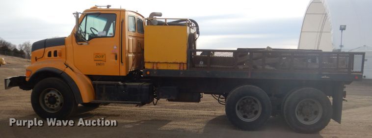 image for item DC8790 1998 Ford LTA9000  flatbed truck