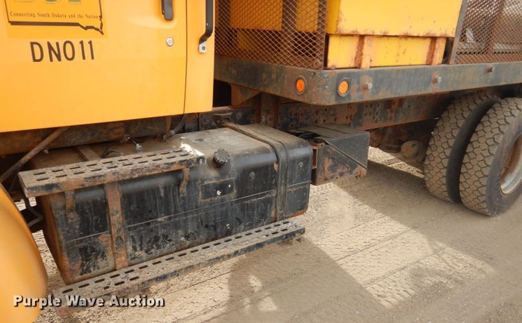 image for item DC8790 1998 Ford LTA9000  flatbed truck