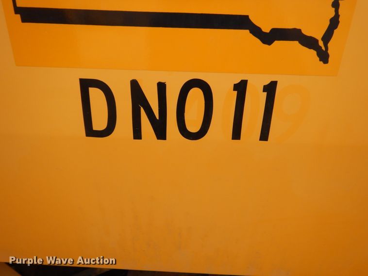 image for item DC8790 1998 Ford LTA9000  flatbed truck