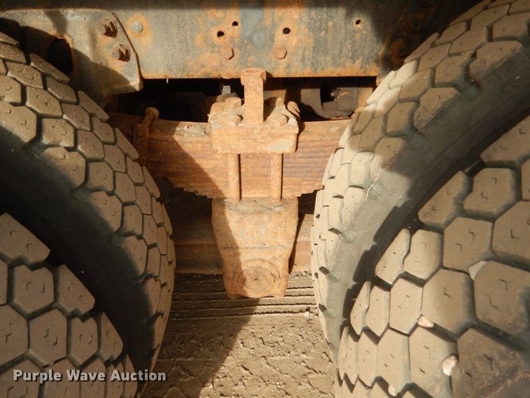 image for item DC8790 1998 Ford LTA9000  flatbed truck