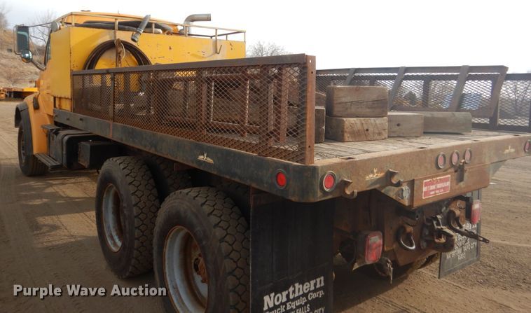 image for item DC8790 1998 Ford LTA9000  flatbed truck