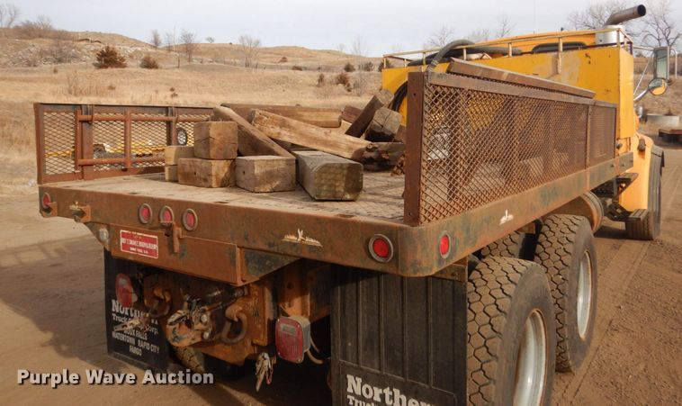 image for item DC8790 1998 Ford LTA9000  flatbed truck