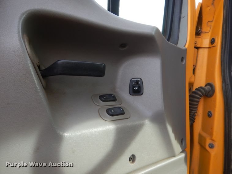 image for item DC8790 1998 Ford LTA9000  flatbed truck