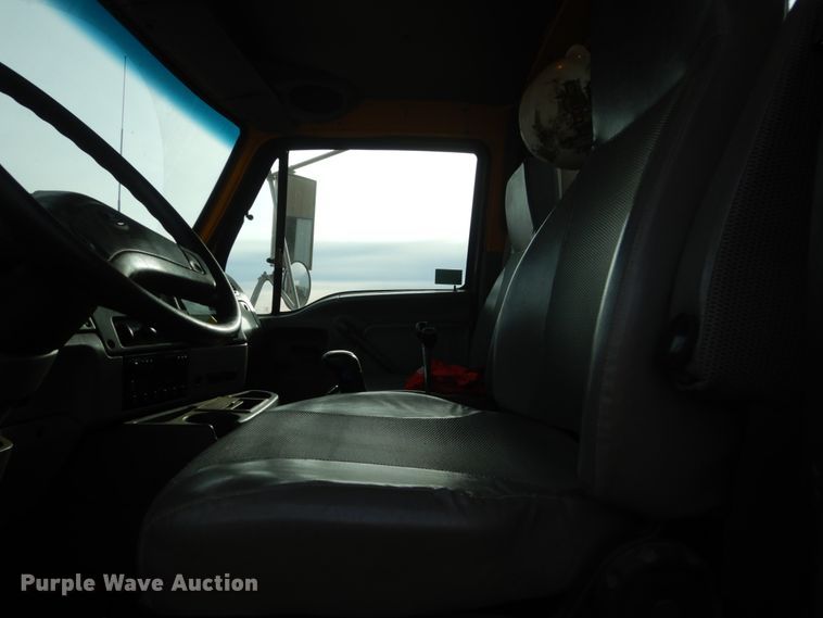 image for item DC8790 1998 Ford LTA9000  flatbed truck