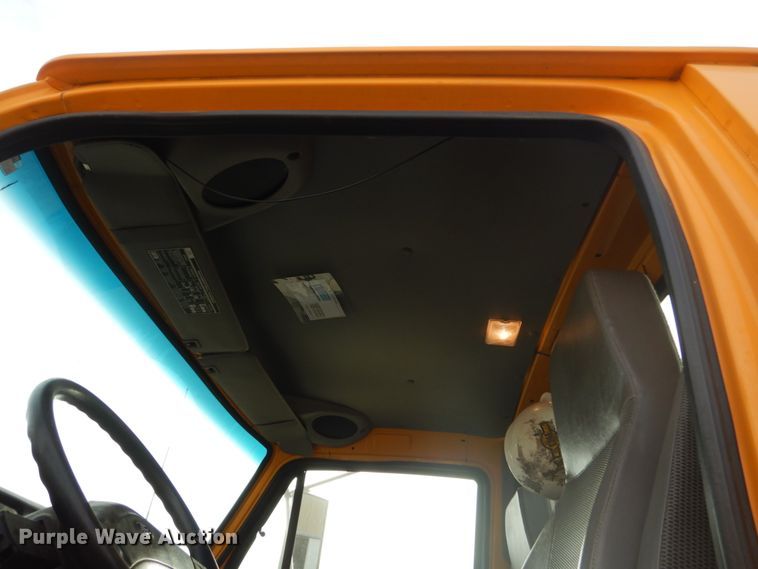 image for item DC8790 1998 Ford LTA9000  flatbed truck