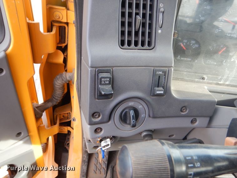 image for item DC8790 1998 Ford LTA9000  flatbed truck