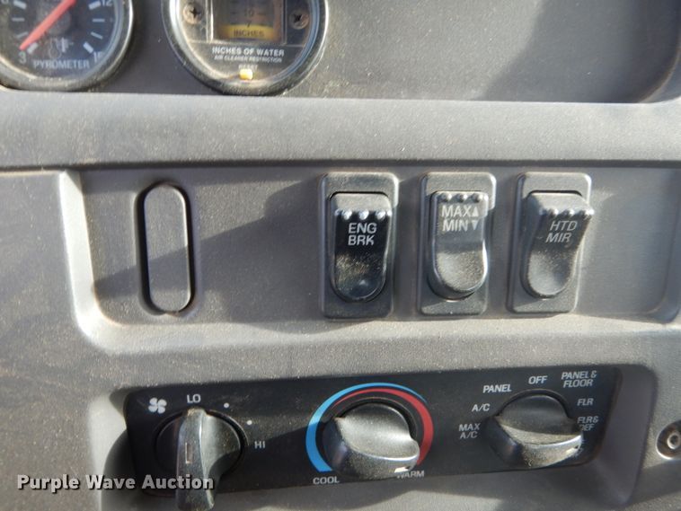 image for item DC8790 1998 Ford LTA9000  flatbed truck