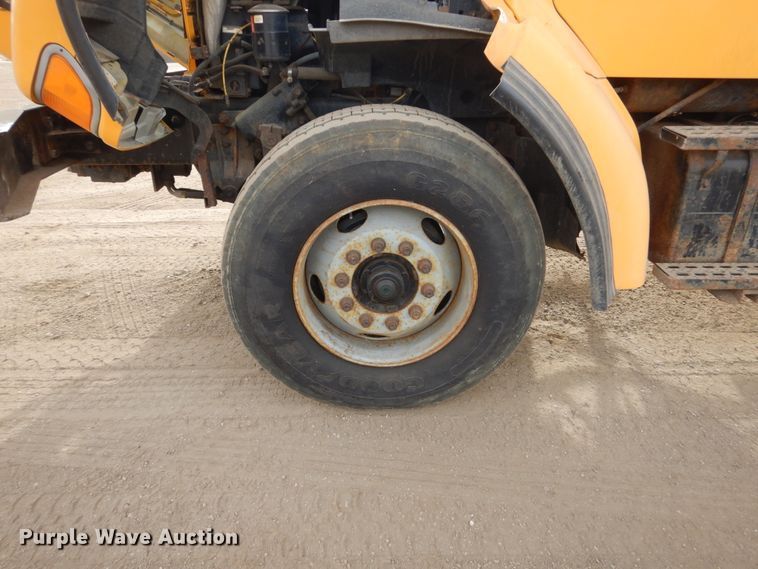 image for item DC8790 1998 Ford LTA9000  flatbed truck