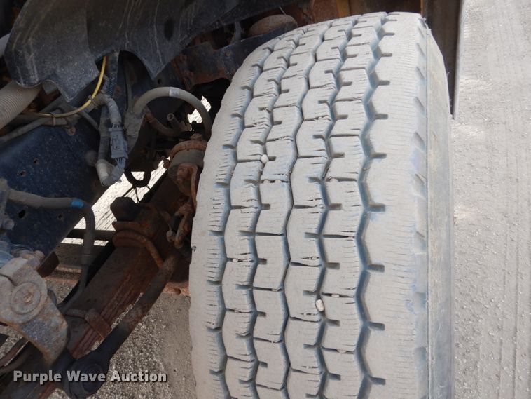 image for item DC8790 1998 Ford LTA9000  flatbed truck