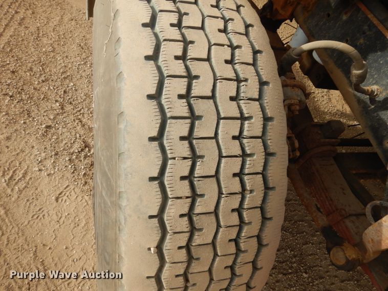 image for item DC8790 1998 Ford LTA9000  flatbed truck