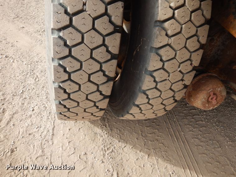 image for item DC8790 1998 Ford LTA9000  flatbed truck