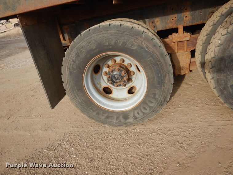 image for item DC8790 1998 Ford LTA9000  flatbed truck