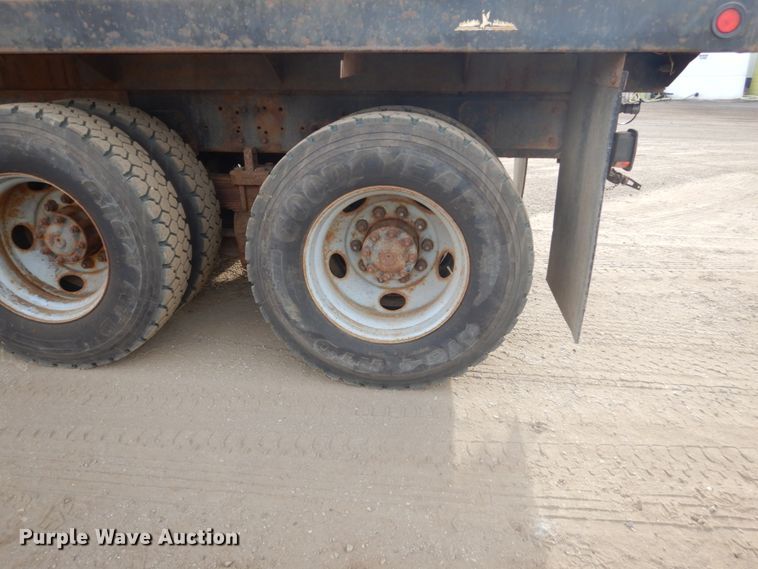 image for item DC8790 1998 Ford LTA9000  flatbed truck