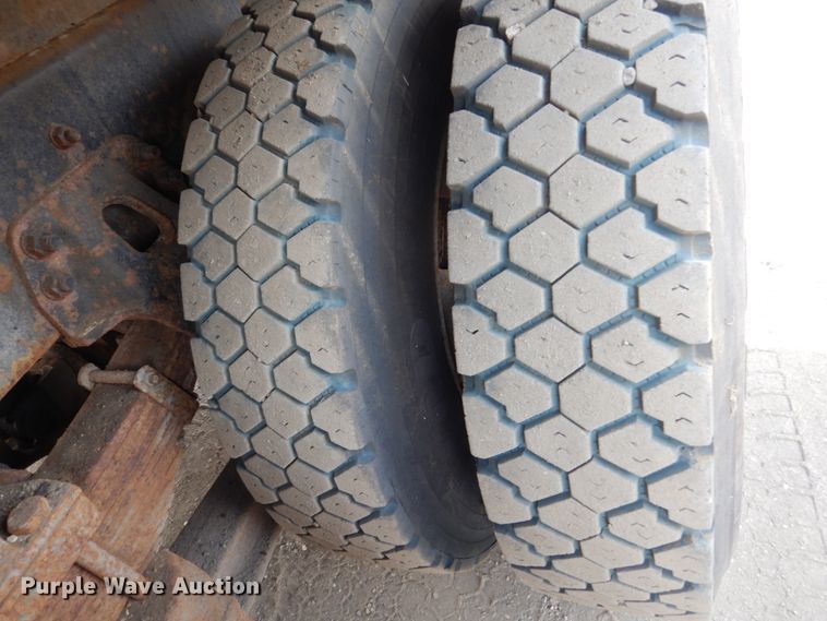 image for item DC8790 1998 Ford LTA9000  flatbed truck