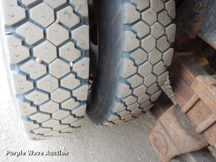 image for item DC8790 1998 Ford LTA9000  flatbed truck