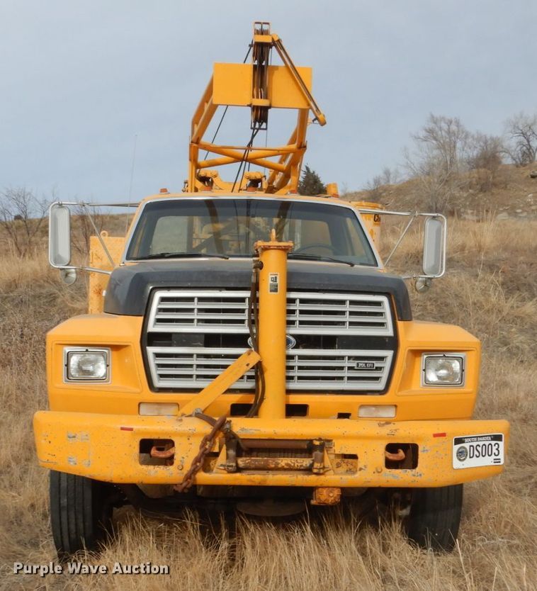 image for item DC8791 1993 Ford F700  drilling rig truck