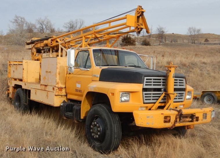 image for item DC8791 1993 Ford F700  drilling rig truck