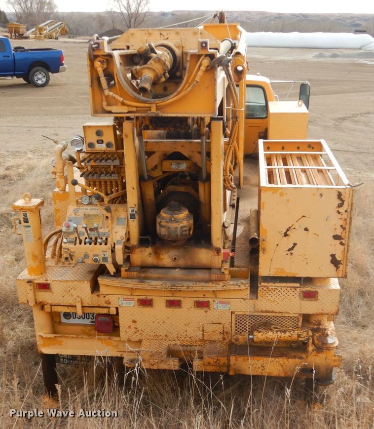 image for item DC8791 1993 Ford F700  drilling rig truck