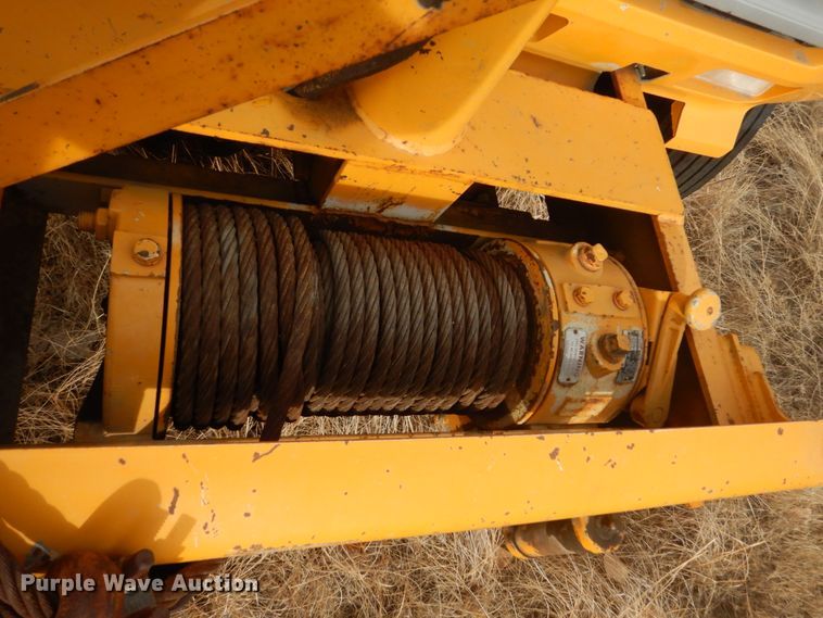 image for item DC8791 1993 Ford F700  drilling rig truck