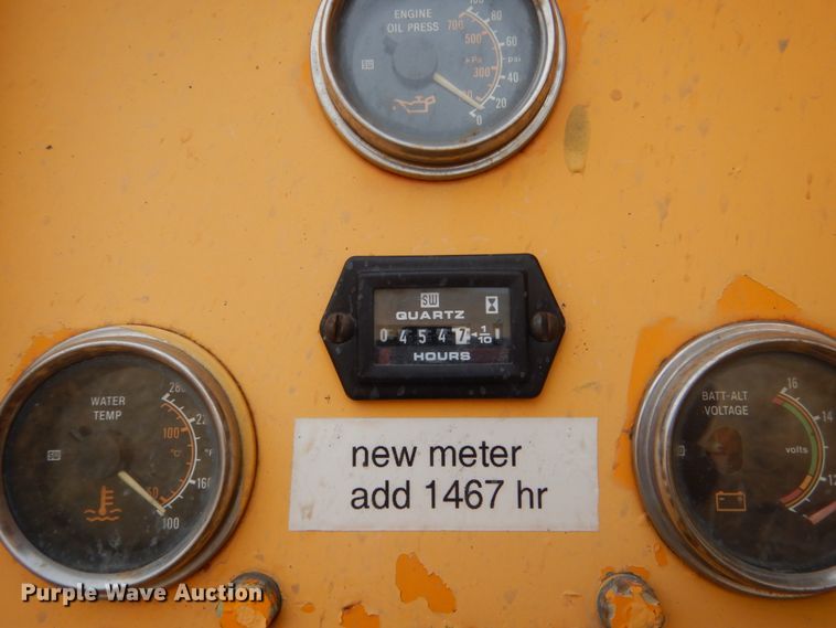 image for item DC8791 1993 Ford F700  drilling rig truck