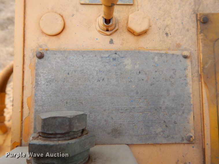 image for item DC8791 1993 Ford F700  drilling rig truck