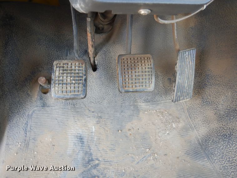 image for item DC8791 1993 Ford F700  drilling rig truck