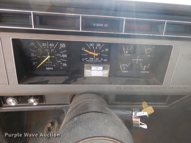 image for item DC8791 1993 Ford F700  drilling rig truck