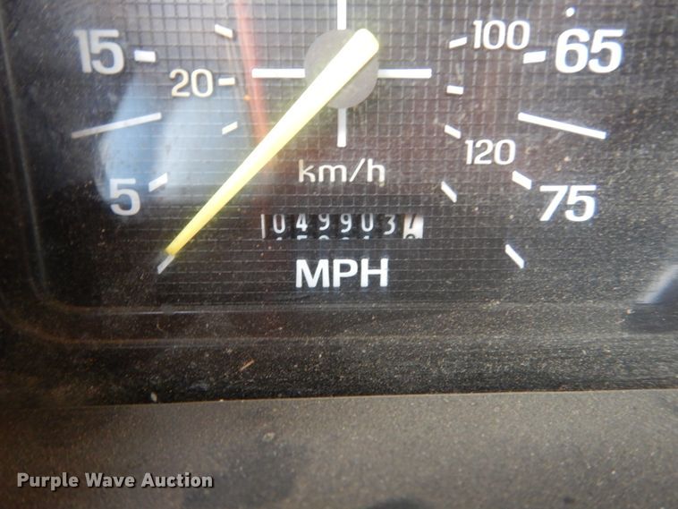 image for item DC8791 1993 Ford F700  drilling rig truck