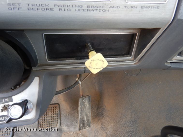 image for item DC8791 1993 Ford F700  drilling rig truck